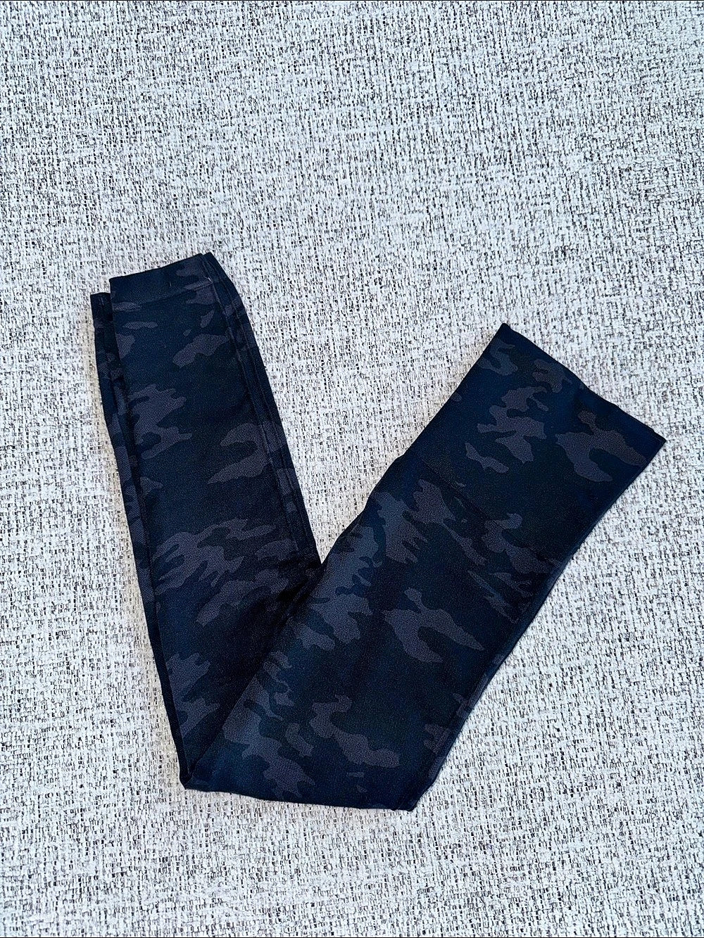 SPANX Look At Me Now Seamless Leggings Camo Leggings Black & Gray